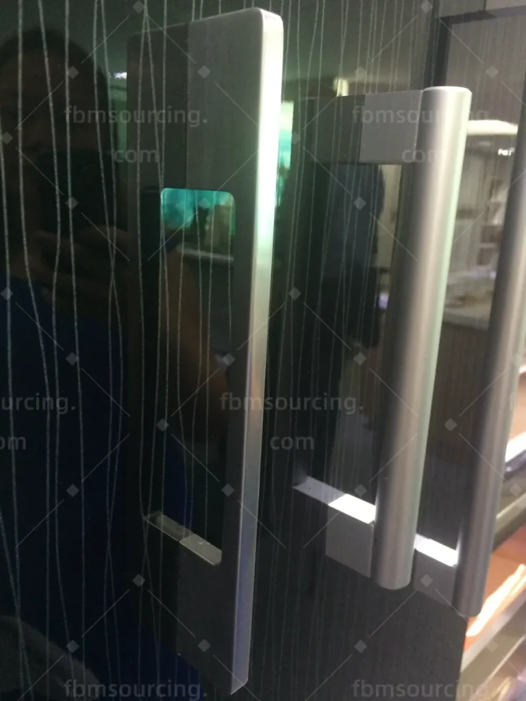 Lacquered cabinet door and handle detail checked in a Foshan kitchen cabinet showroom