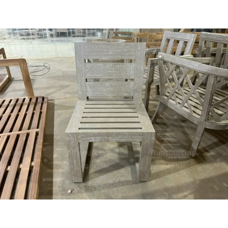 Teak park chair frame and slat inspection at China outdoor furniture factory