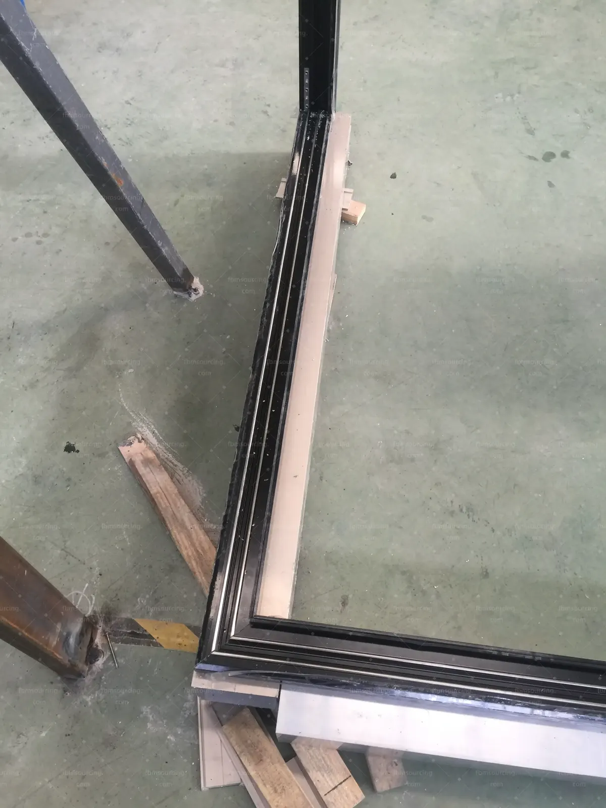 building material sourcing agent quality inspection - aluminum frame corner joint assembly check - US contractor project