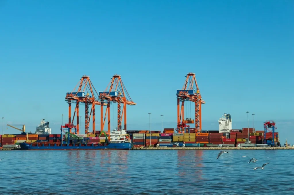 Furniture moisture and mould protection: container terminal cranes and stacked sea containers