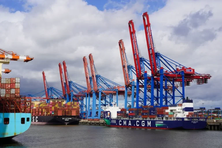 Container port cranes for landed cost China project shipping