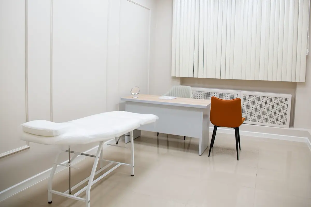 Outpatient clinic consulting room — medical clinic fit-out procurement from China