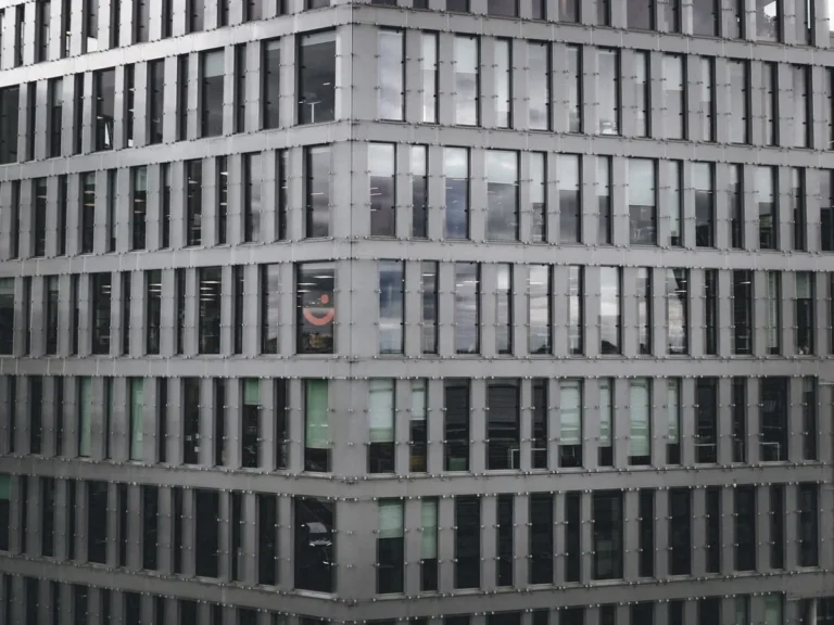 NFRC ratings and U-factor: grid of aluminium-framed windows on a US commercial building facade