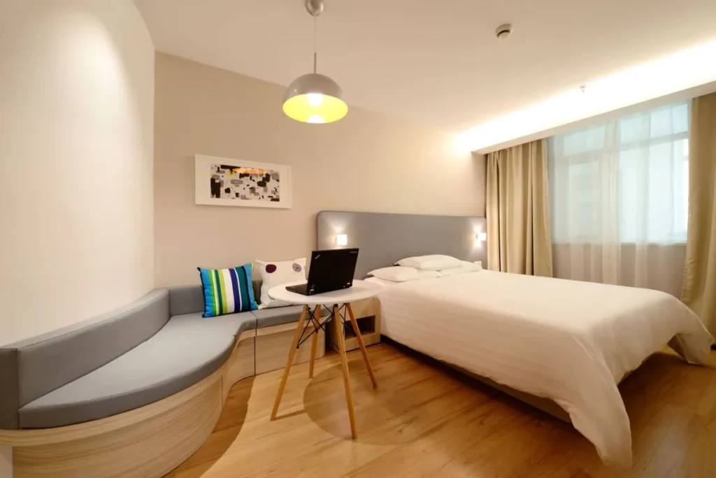 Purchasing service for hotels – furnished hotel guest room
