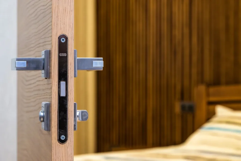 Smart locks sourcing from China – electronic mortise lock on a hotel room door