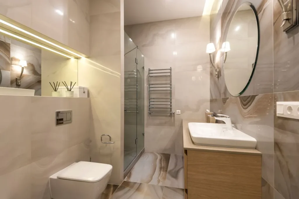 Smart toilets from China – wall-hung toilet in a marble hotel bathroom