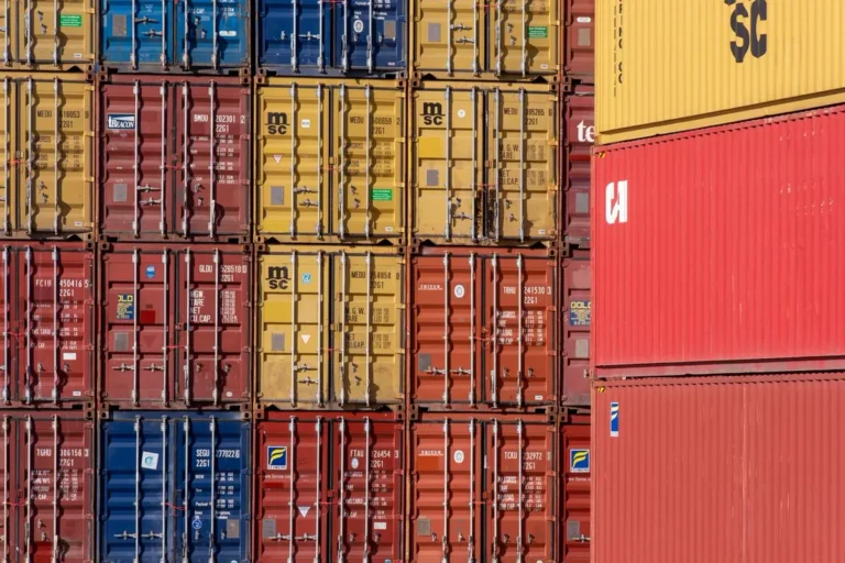 Stacked shipping containers at port terminal — demurrage and detention free time