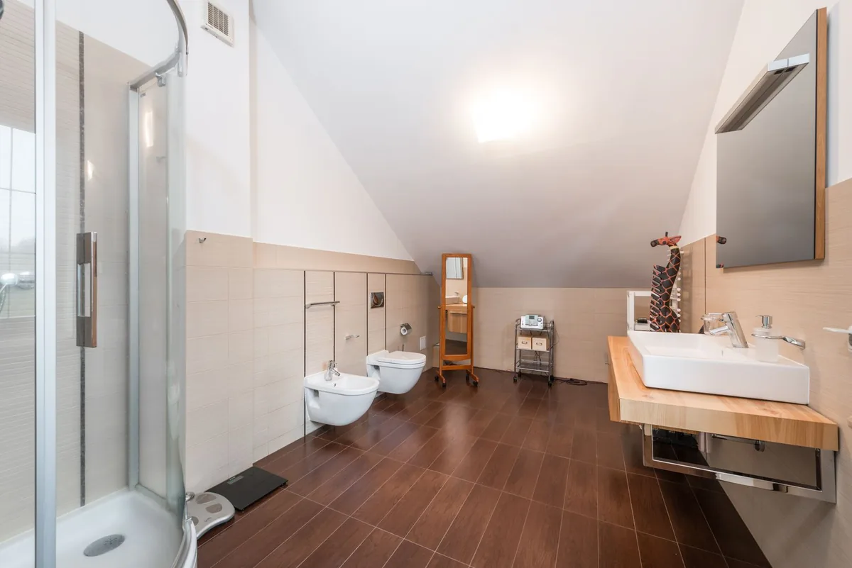 Contemporary bathroom with a glass shower cabin