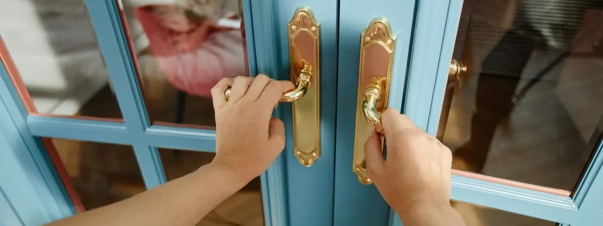 Door hardware sourcing from China – brass lever handles on interior doors