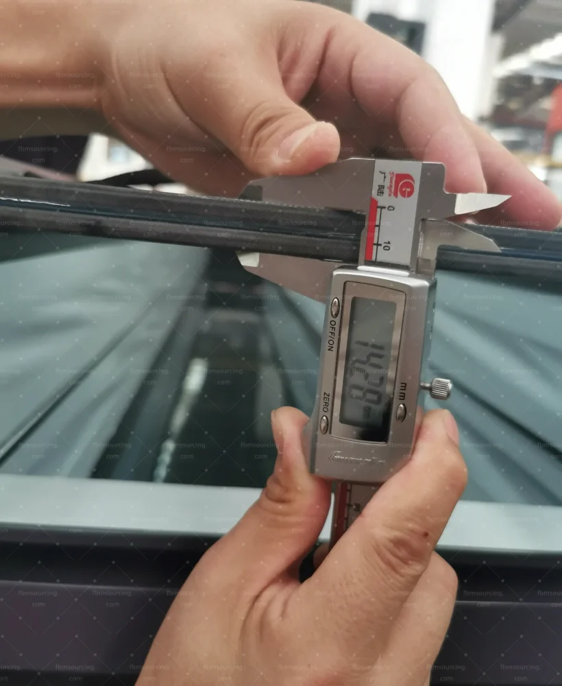 Glass thickness measurement during balustrade quality inspection