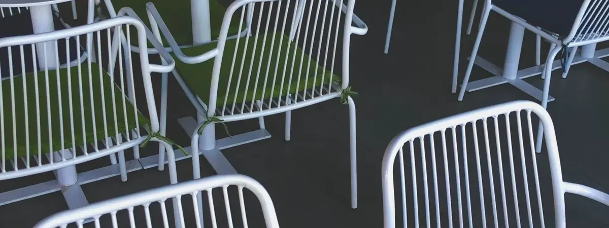 White metal wire chairs for cafe and restaurant - metal chair sourcing from China