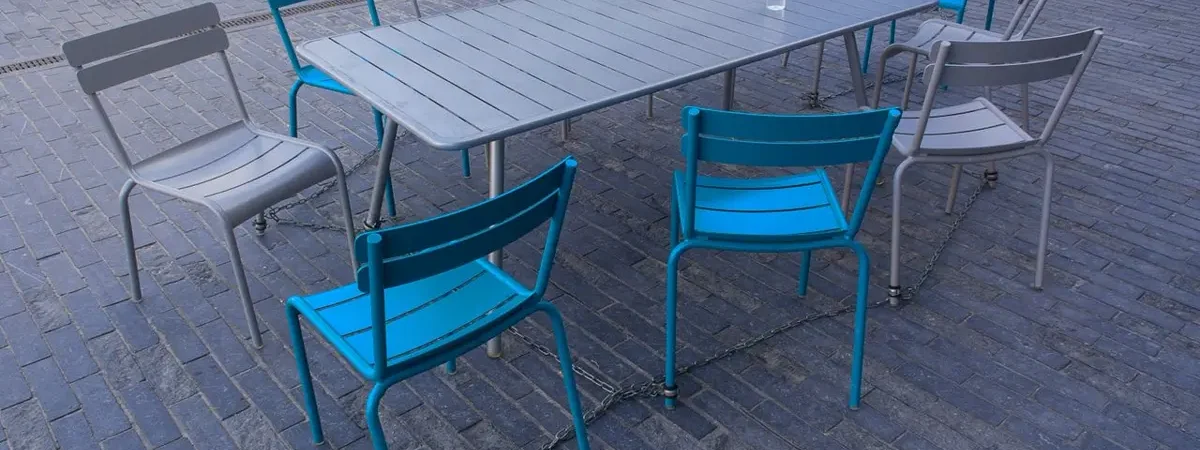 Powder-coated metal table and chairs - metal table sourcing from China