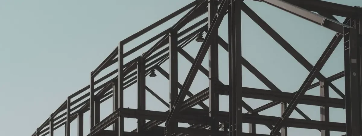 Steel portal frame structure under erection - steel structures sourcing from China for commercial buildings